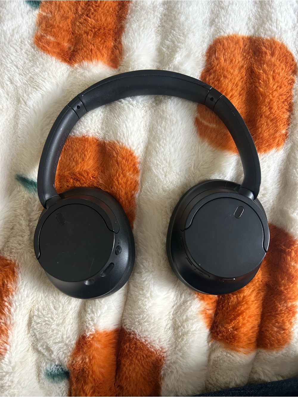 Sony WH-CH720NW Noise Canceling Wireless Bluetooth
Headphones - black